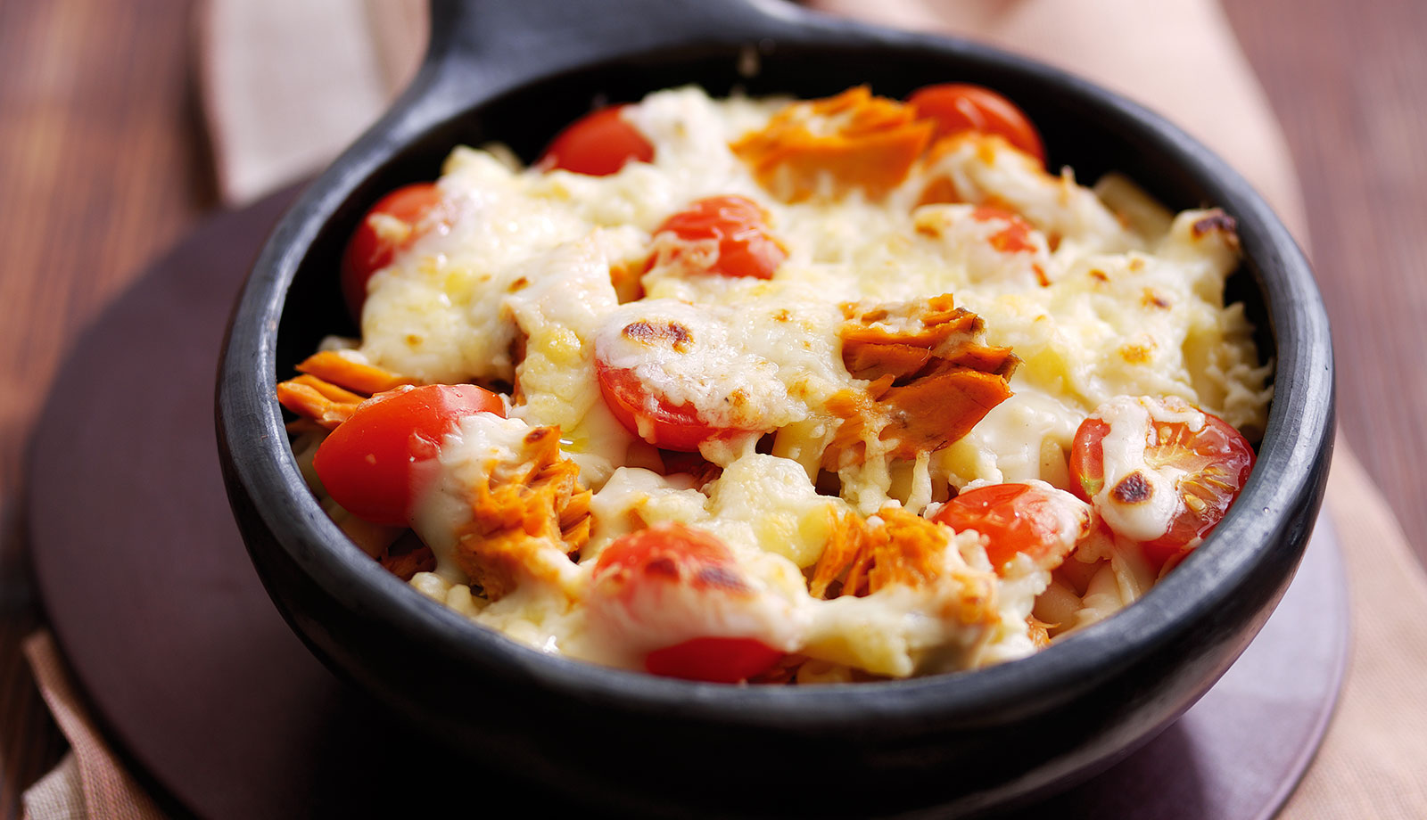 Macaroni Cheese Gratin with Wild Alaska Salmon