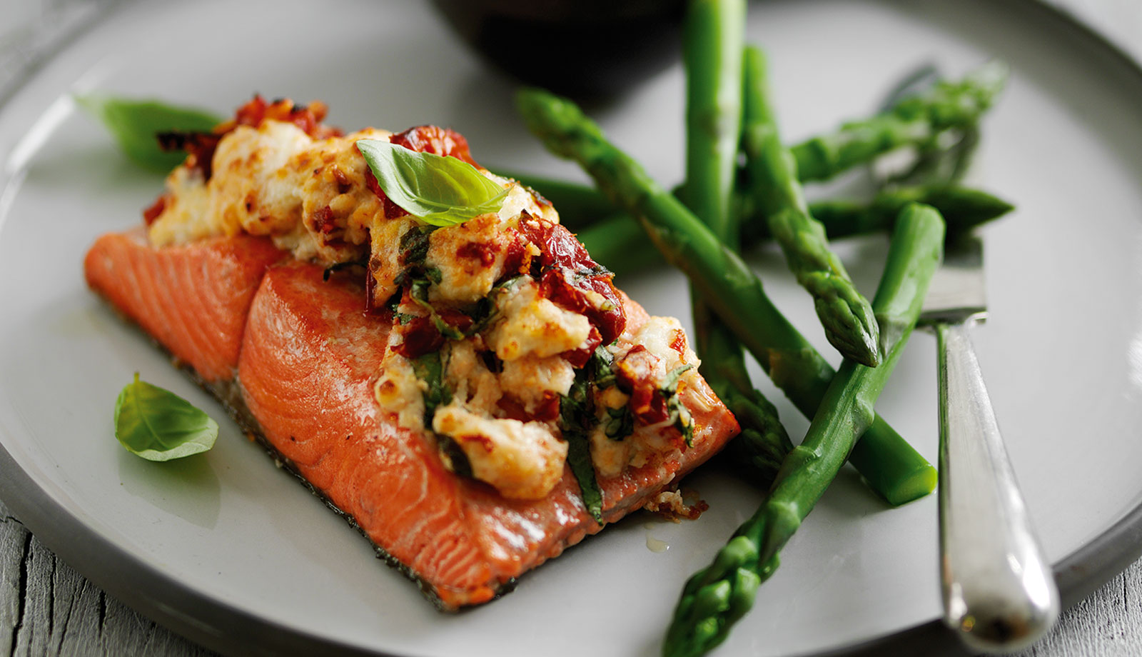 Sun-Dried Tomato, Parmesan and Basil Topped Alaska Salmon